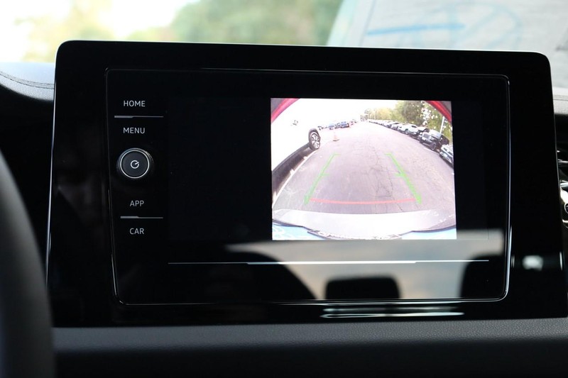 Volkswagen Jetta Vehicle Full-screen Gallery Image 12