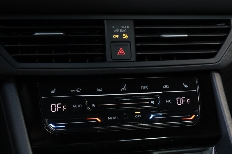 Volkswagen Jetta Vehicle Full-screen Gallery Image 13