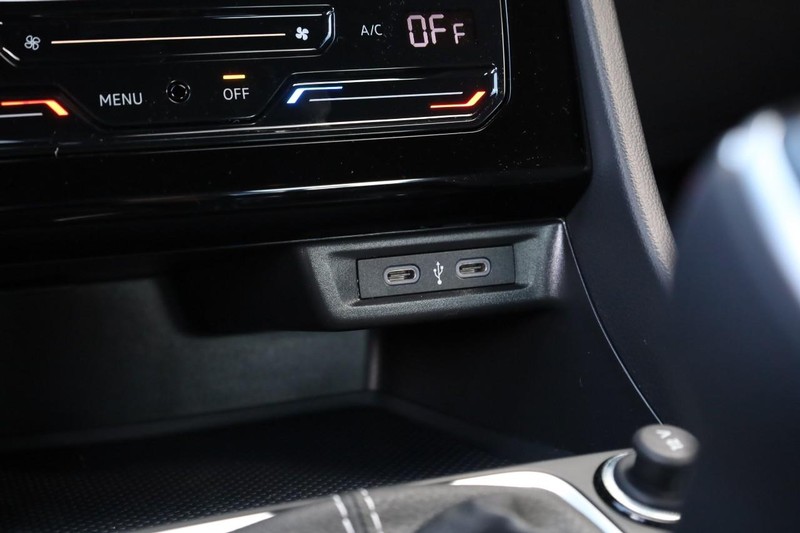 Volkswagen Jetta Vehicle Full-screen Gallery Image 14