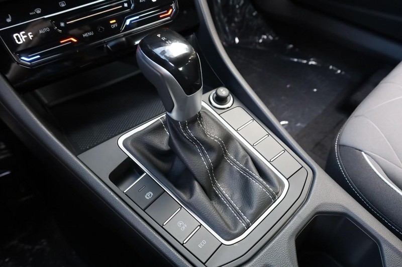 Volkswagen Jetta Vehicle Full-screen Gallery Image 15