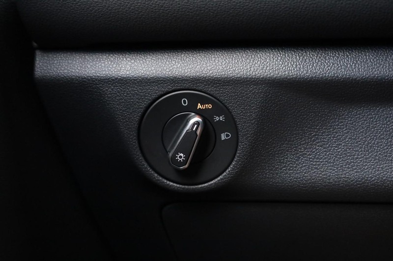 Volkswagen Jetta Vehicle Full-screen Gallery Image 18