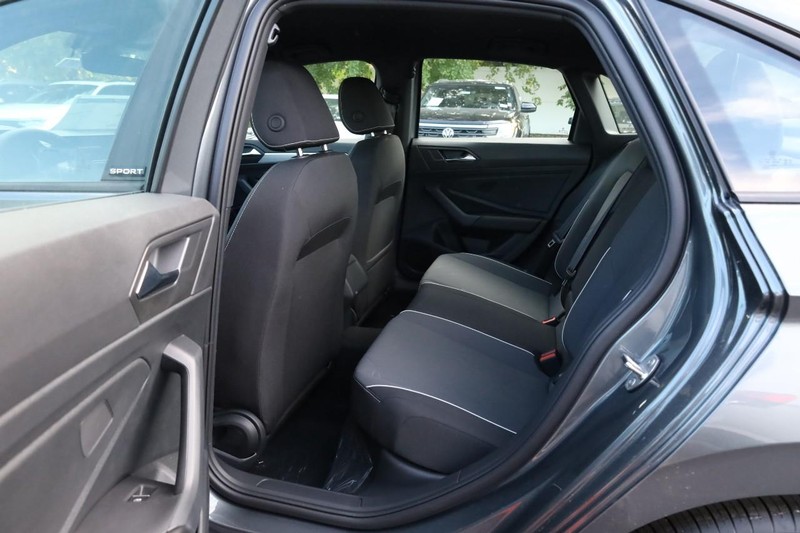 Volkswagen Jetta Vehicle Full-screen Gallery Image 20