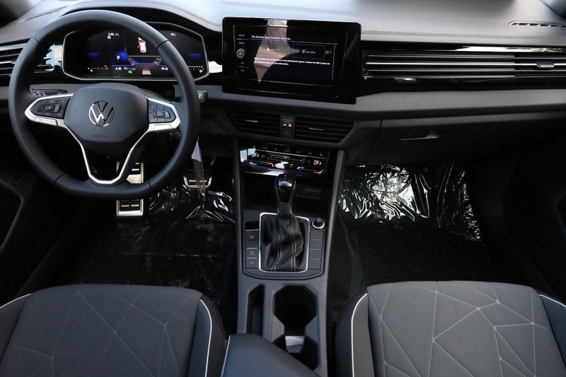 Volkswagen Jetta Vehicle Full-screen Gallery Image 21