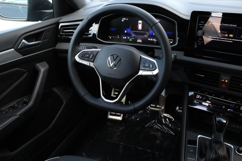 Volkswagen Jetta Vehicle Full-screen Gallery Image 22