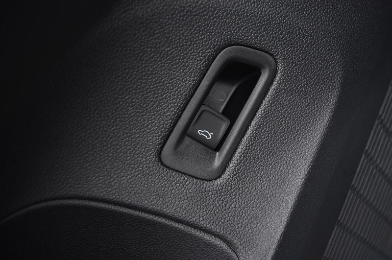 Volkswagen Atlas Cross Sport Vehicle Image 09