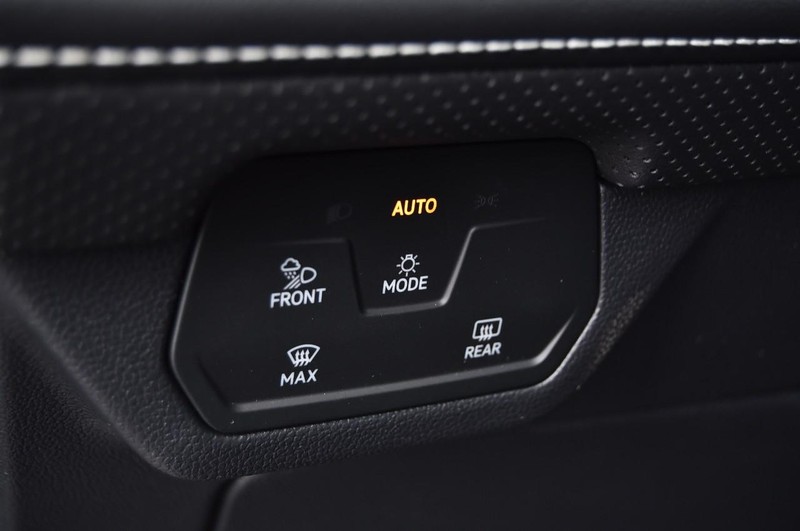 Volkswagen Atlas Cross Sport Vehicle Image 11