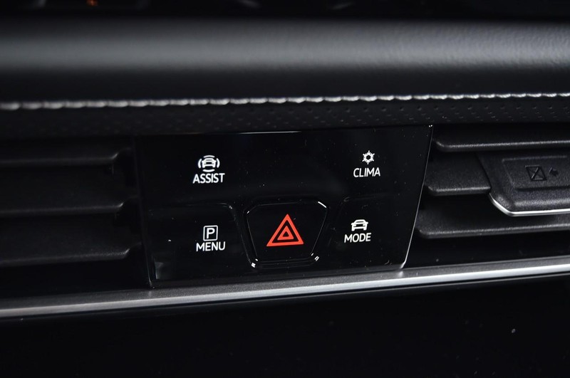 Volkswagen Atlas Cross Sport Vehicle Image 15