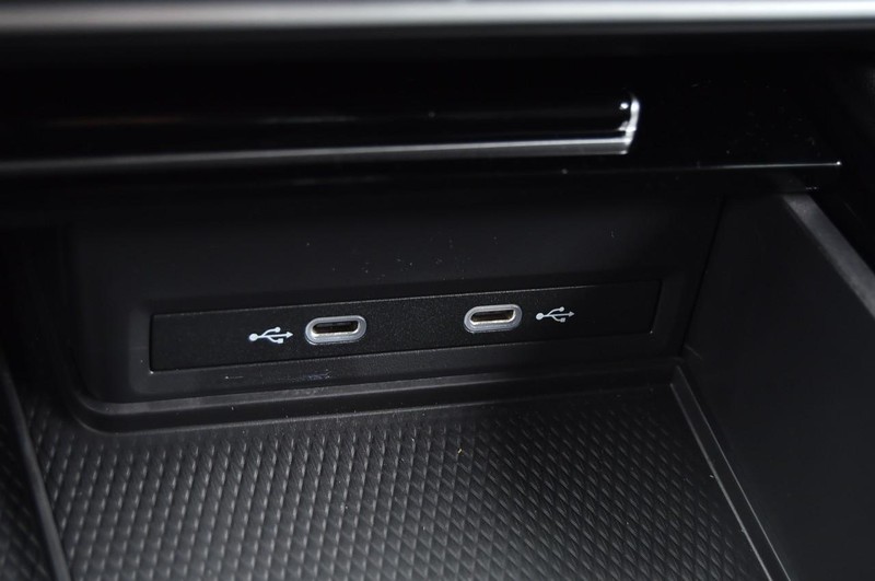 Volkswagen Atlas Cross Sport Vehicle Image 16