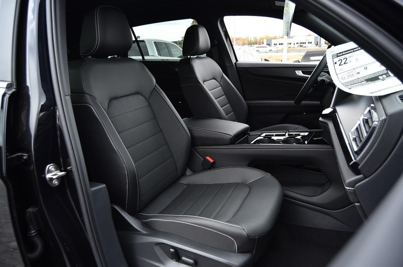 Volkswagen Atlas Cross Sport Vehicle Image 20