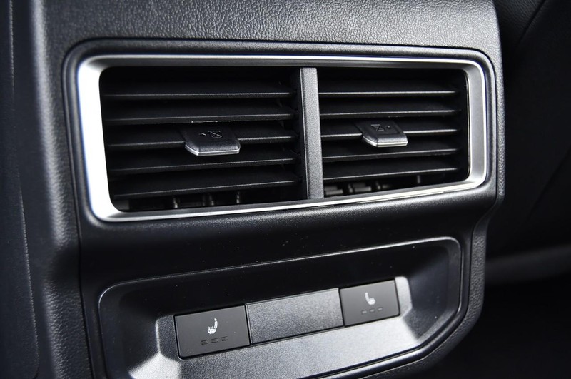 Volkswagen Atlas Cross Sport Vehicle Image 23