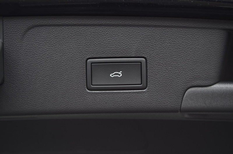 Volkswagen Atlas Cross Sport Vehicle Image 26