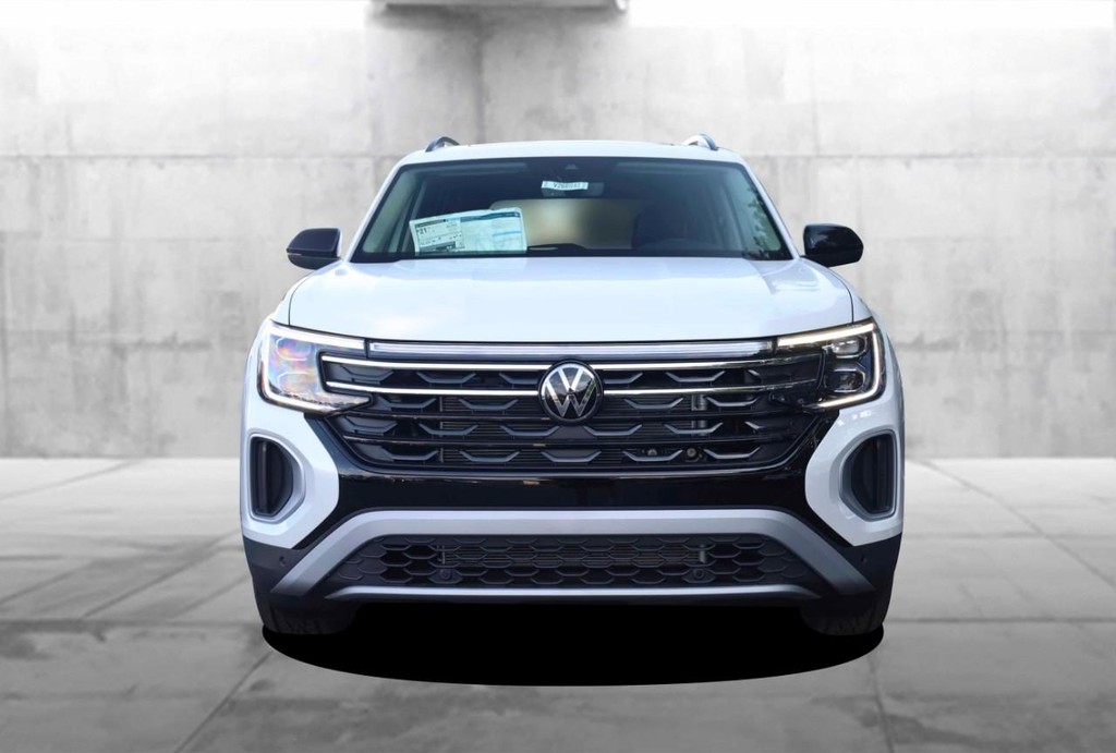 Volkswagen Atlas Vehicle Full-screen Gallery Image 4