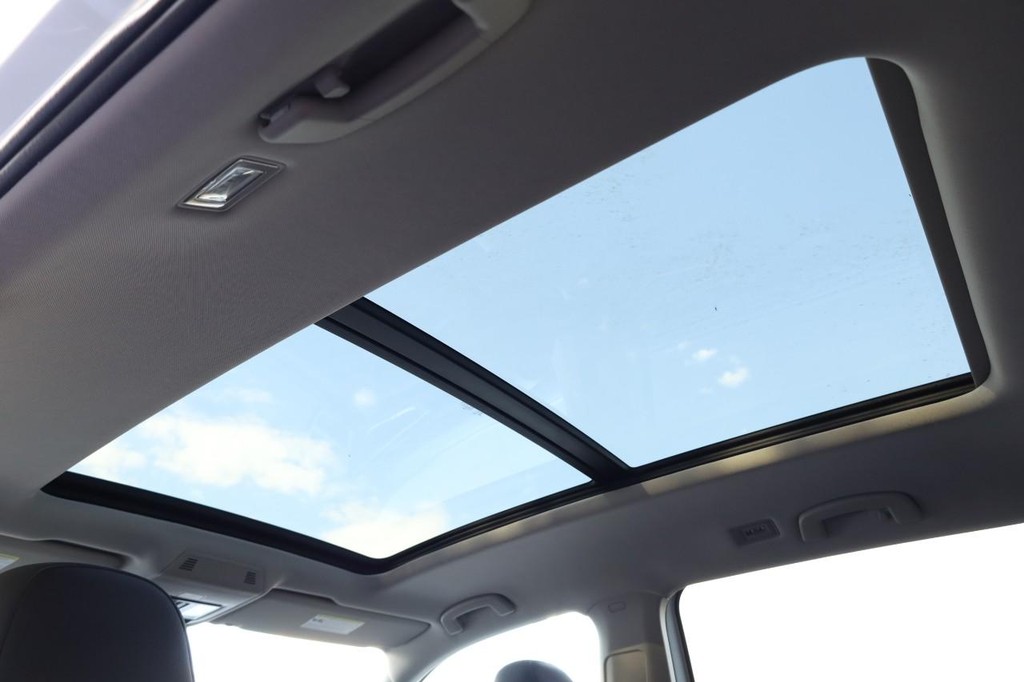 Volkswagen Atlas Vehicle Full-screen Gallery Image 11