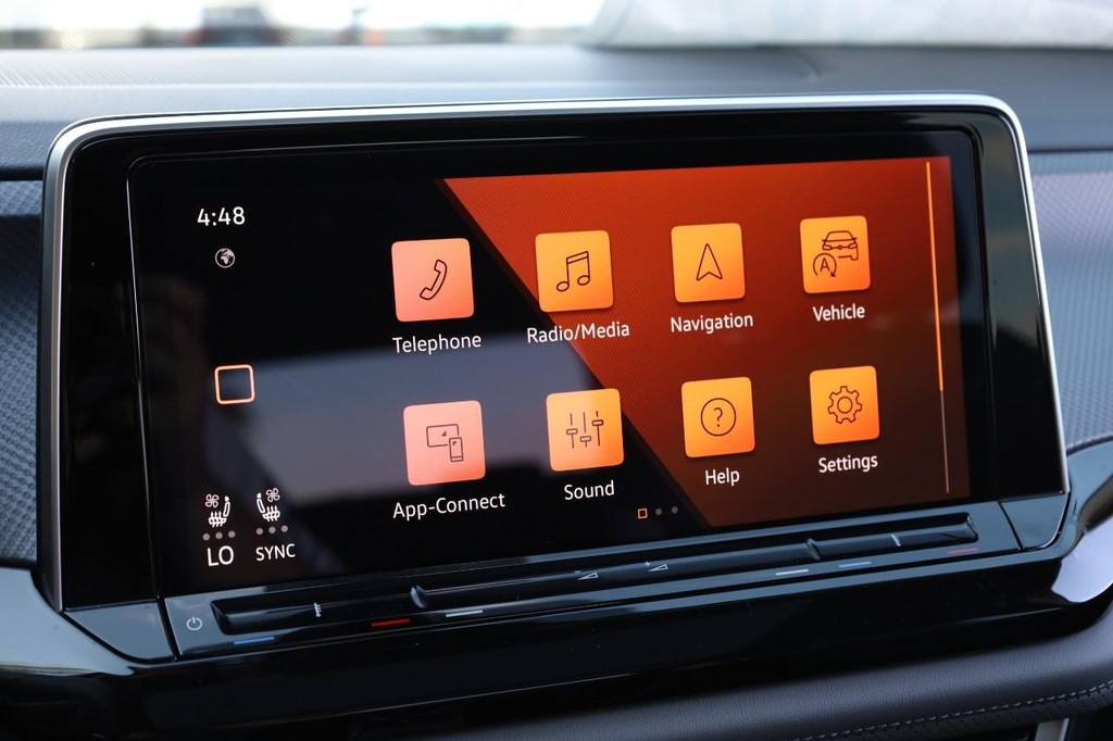 Volkswagen Atlas Vehicle Full-screen Gallery Image 14