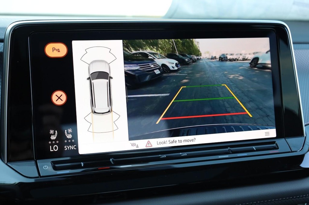 Volkswagen Atlas Vehicle Full-screen Gallery Image 15