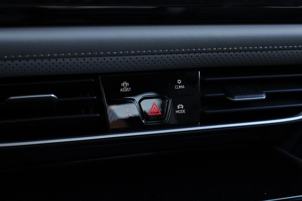 Volkswagen Atlas Vehicle Full-screen Gallery Image 16