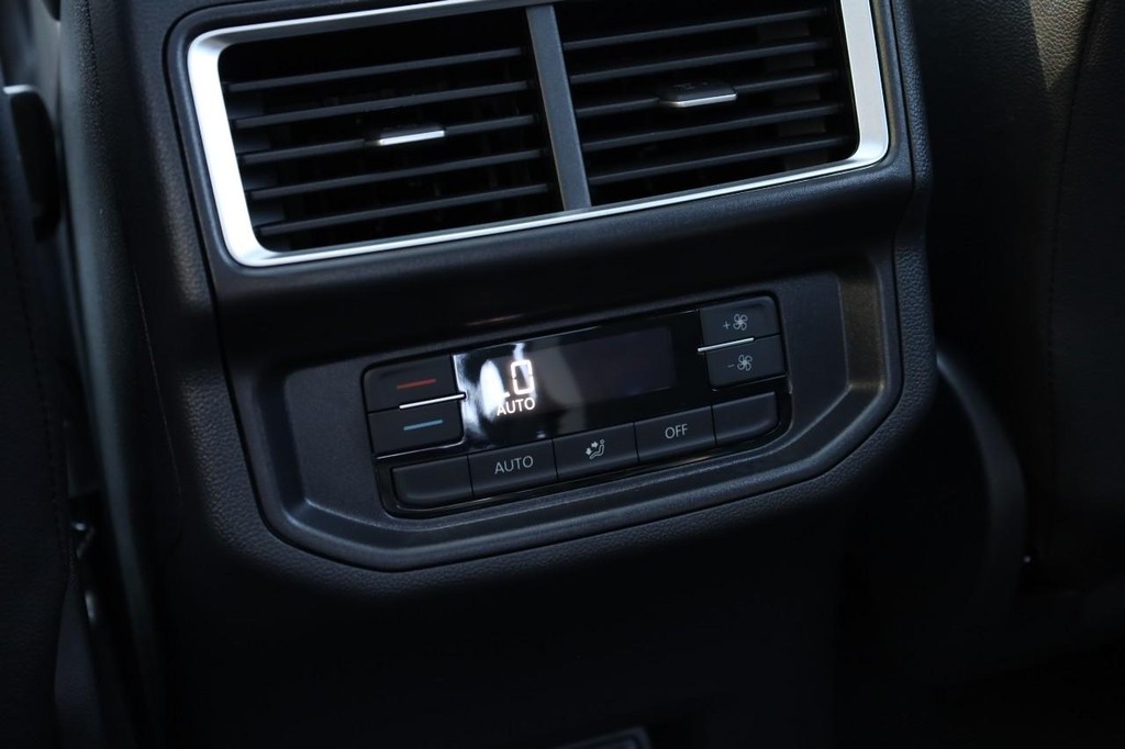 Volkswagen Atlas Vehicle Full-screen Gallery Image 24