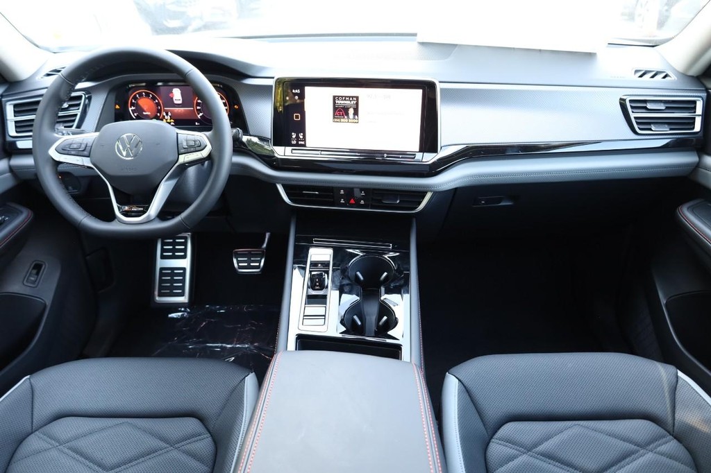 Volkswagen Atlas Vehicle Full-screen Gallery Image 26