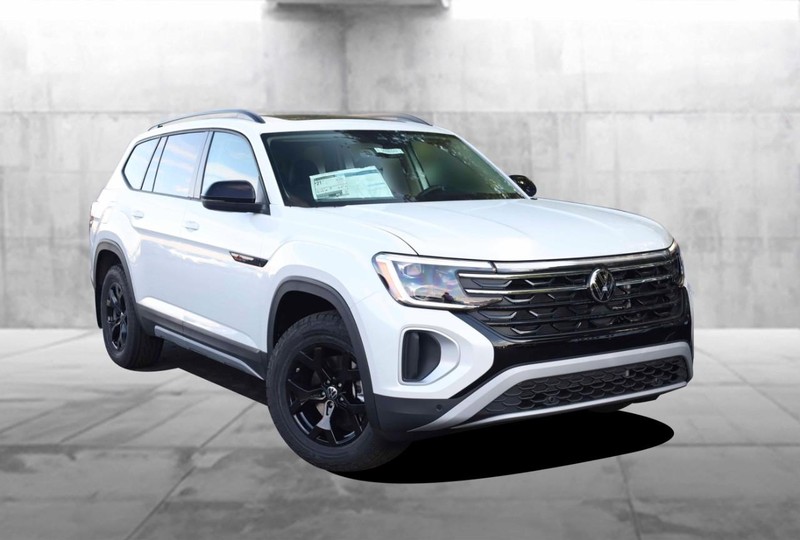 Volkswagen Atlas Vehicle Full-screen Gallery Image 2