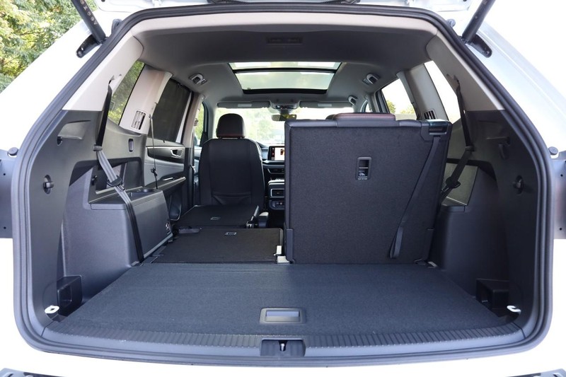 Volkswagen Atlas Vehicle Full-screen Gallery Image 8