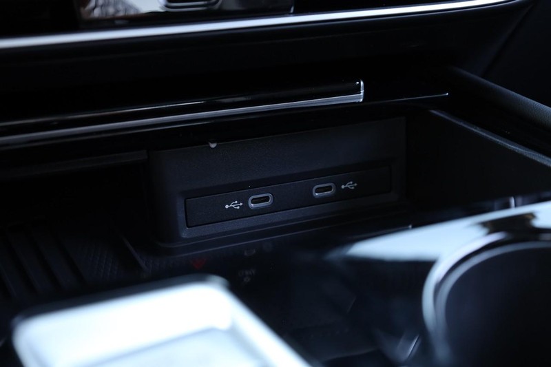 Volkswagen Atlas Vehicle Full-screen Gallery Image 17