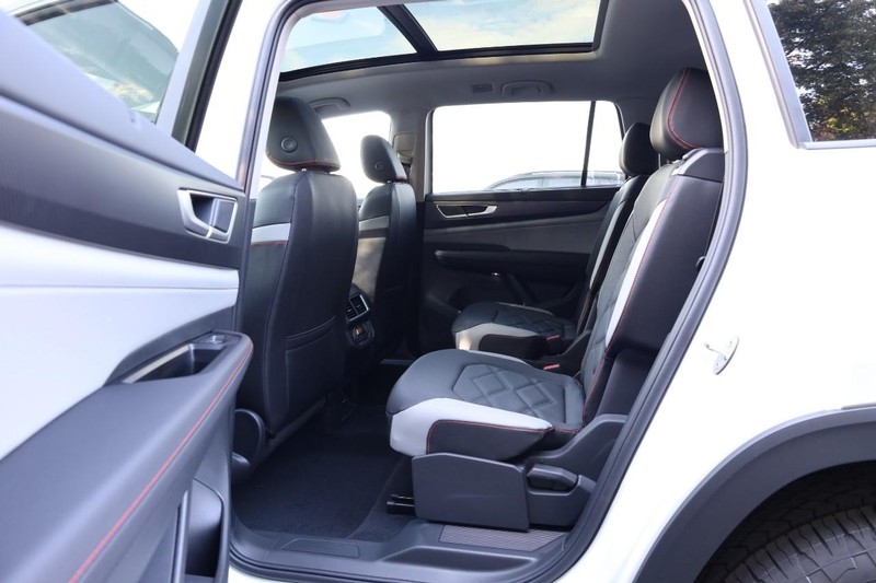 Volkswagen Atlas Vehicle Full-screen Gallery Image 23