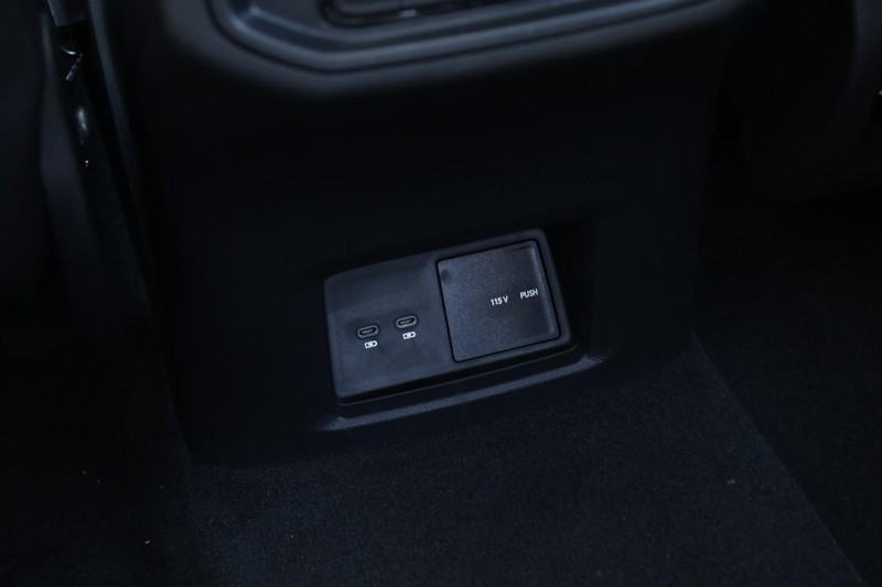 Volkswagen Atlas Vehicle Full-screen Gallery Image 25