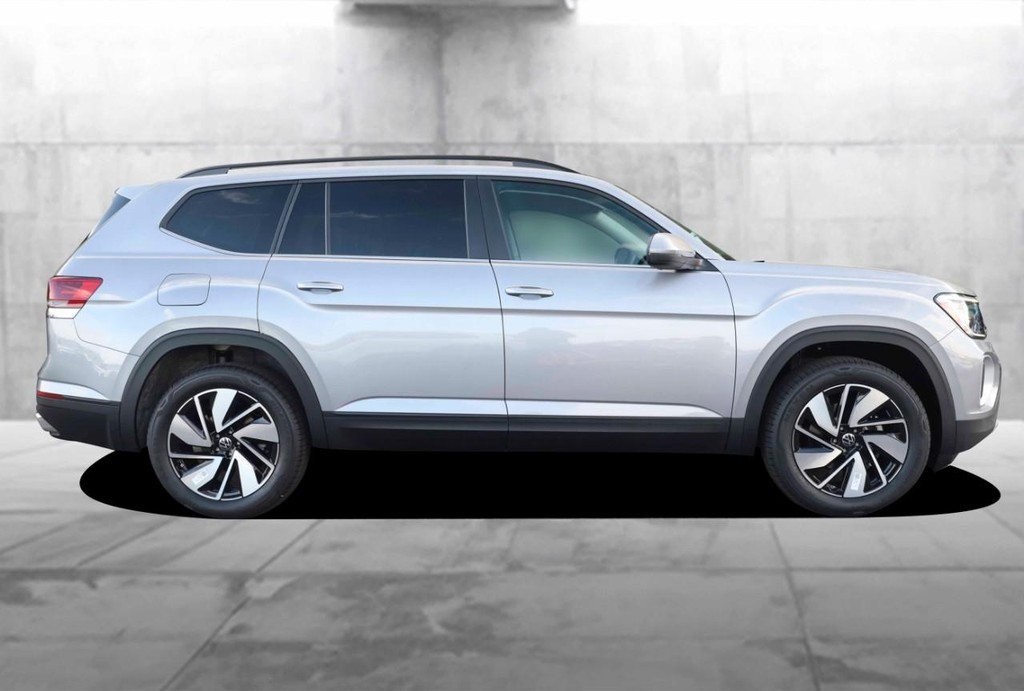 Volkswagen Atlas Vehicle Full-screen Gallery Image 5
