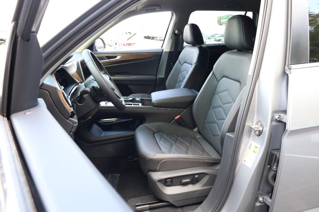 Volkswagen Atlas Vehicle Full-screen Gallery Image 10