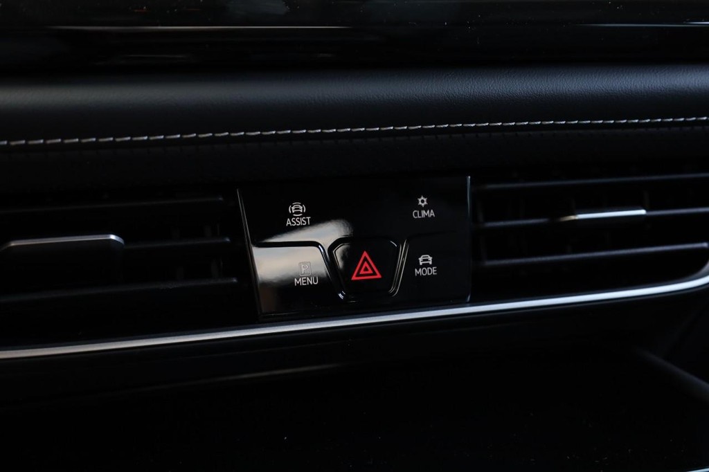 Volkswagen Atlas Vehicle Full-screen Gallery Image 15