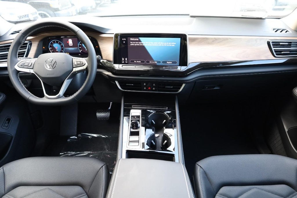 Volkswagen Atlas Vehicle Full-screen Gallery Image 25