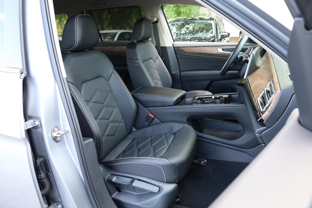 Volkswagen Atlas Vehicle Full-screen Gallery Image 29