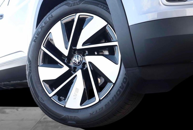 Volkswagen Atlas Vehicle Image 03