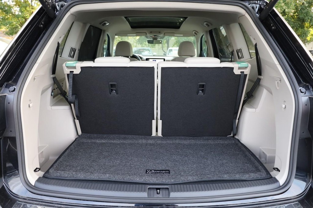 Volkswagen Atlas Vehicle Full-screen Gallery Image 7