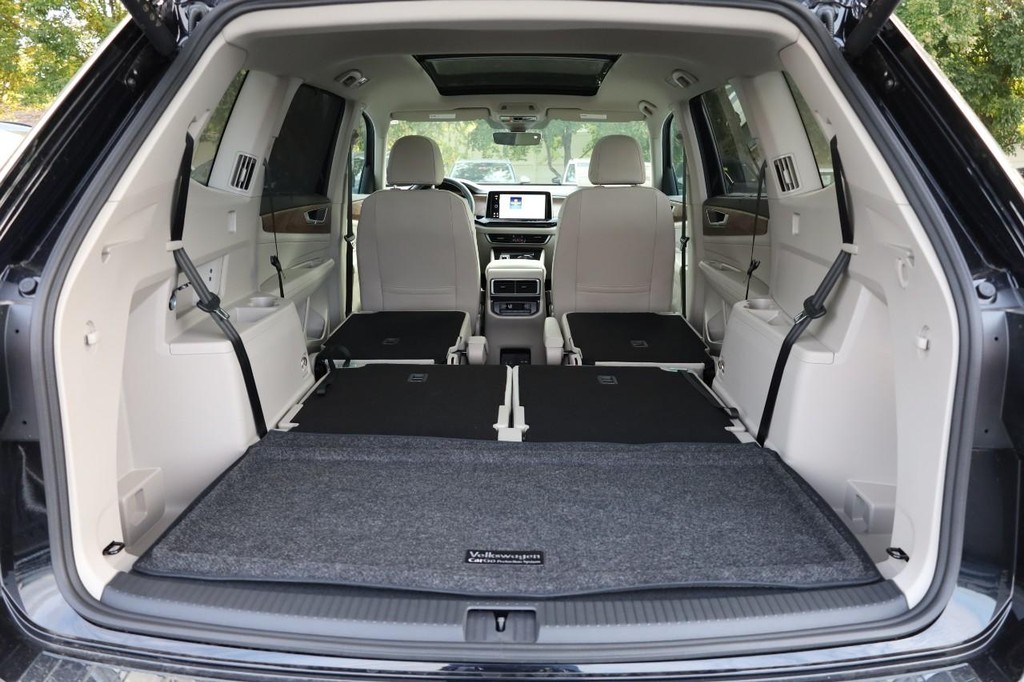 Volkswagen Atlas Vehicle Full-screen Gallery Image 9