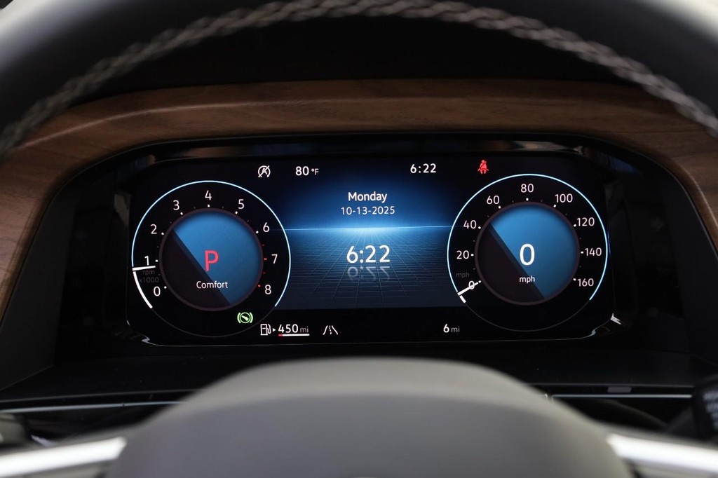 Volkswagen Atlas Vehicle Full-screen Gallery Image 14