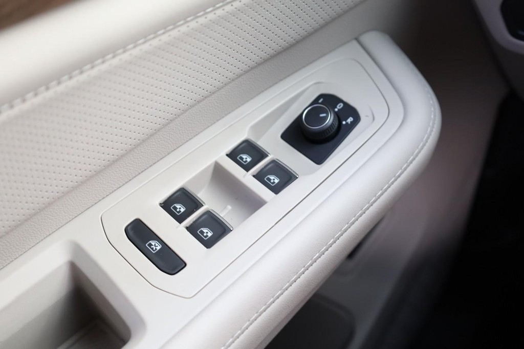 Volkswagen Atlas Vehicle Full-screen Gallery Image 21