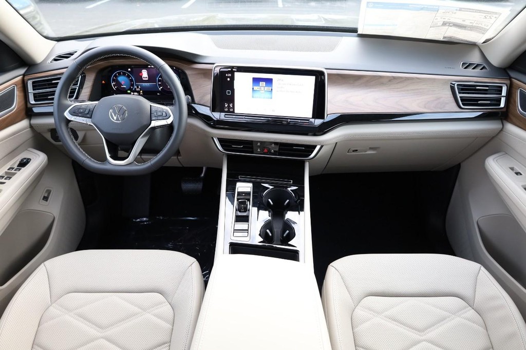 Volkswagen Atlas Vehicle Full-screen Gallery Image 26