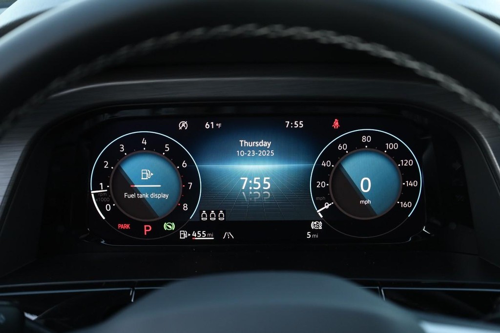 Volkswagen Atlas Cross Sport Vehicle Full-screen Gallery Image 10