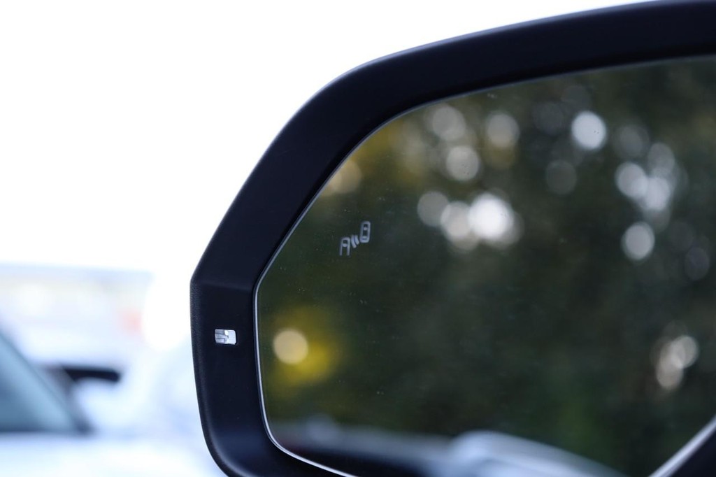 Volkswagen Atlas Cross Sport Vehicle Full-screen Gallery Image 19