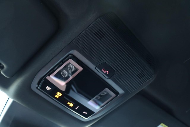 Volkswagen Atlas Cross Sport Vehicle Image 16