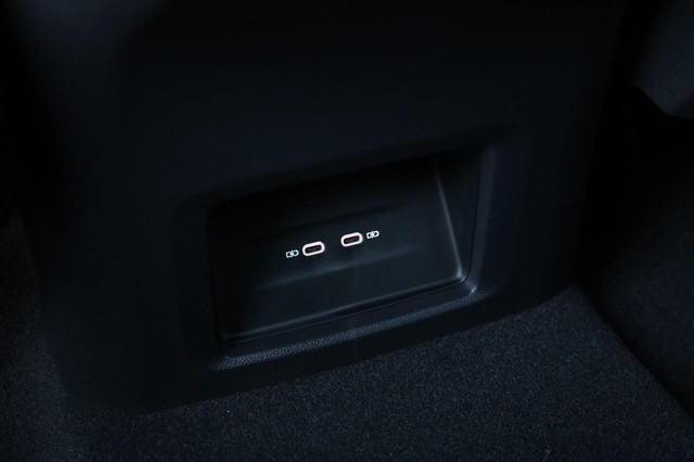 Volkswagen Atlas Cross Sport Vehicle Image 21