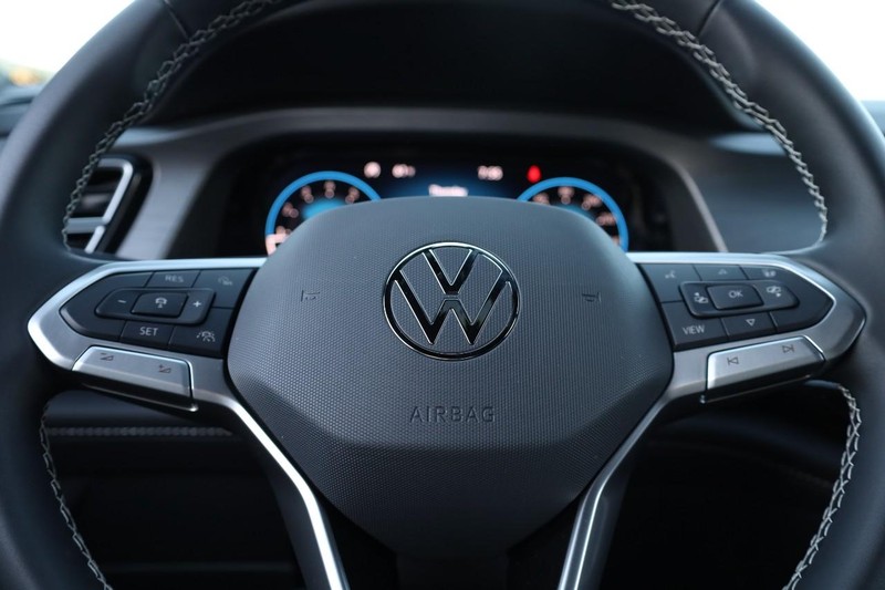 Volkswagen Atlas Cross Sport Vehicle Image 09