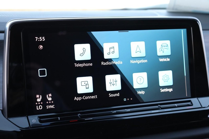 Volkswagen Atlas Cross Sport Vehicle Image 11