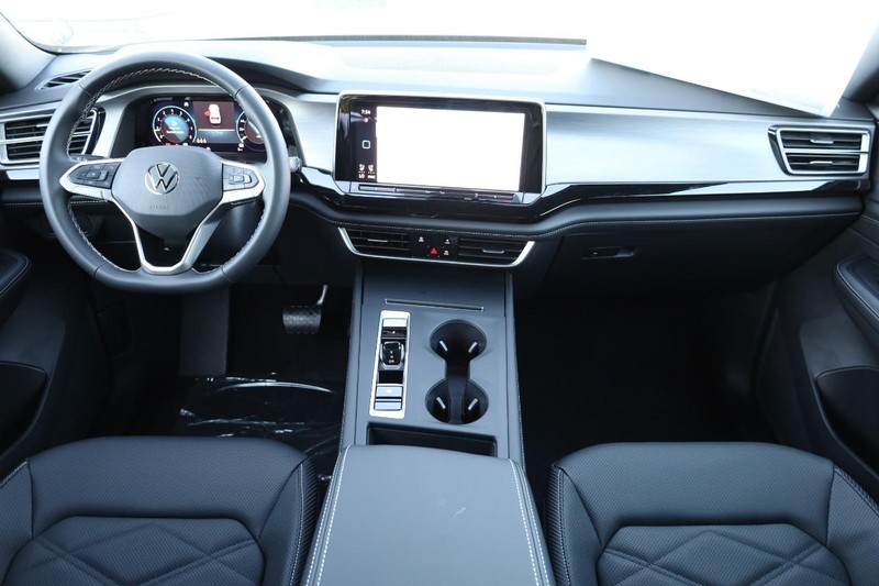 Volkswagen Atlas Cross Sport Vehicle Image 22