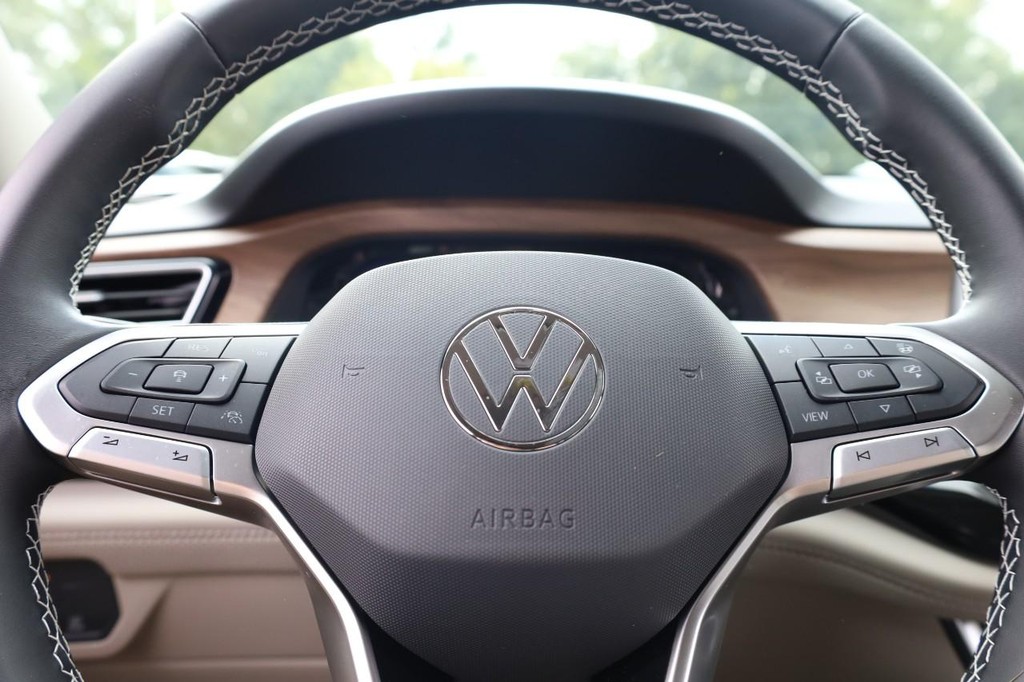 Volkswagen Atlas Vehicle Full-screen Gallery Image 11
