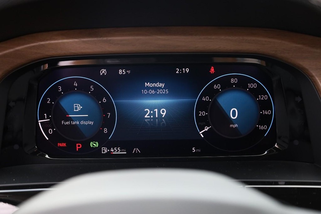 Volkswagen Atlas Vehicle Full-screen Gallery Image 12