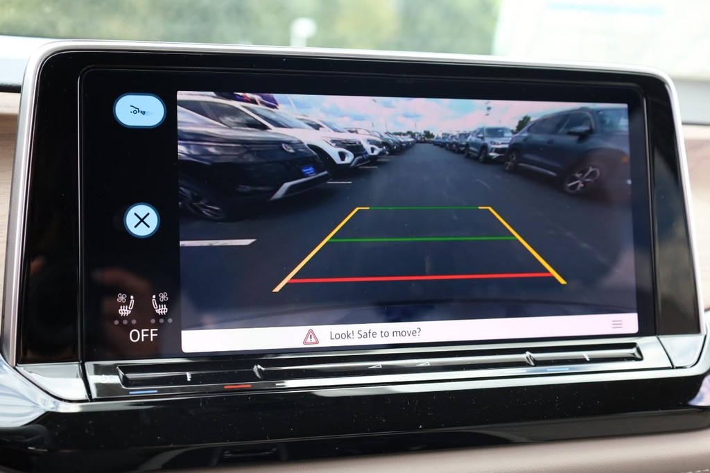 Volkswagen Atlas Vehicle Full-screen Gallery Image 14