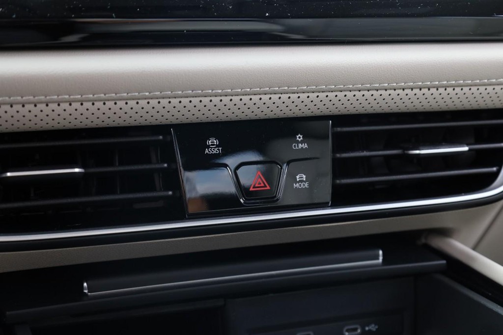 Volkswagen Atlas Vehicle Full-screen Gallery Image 15