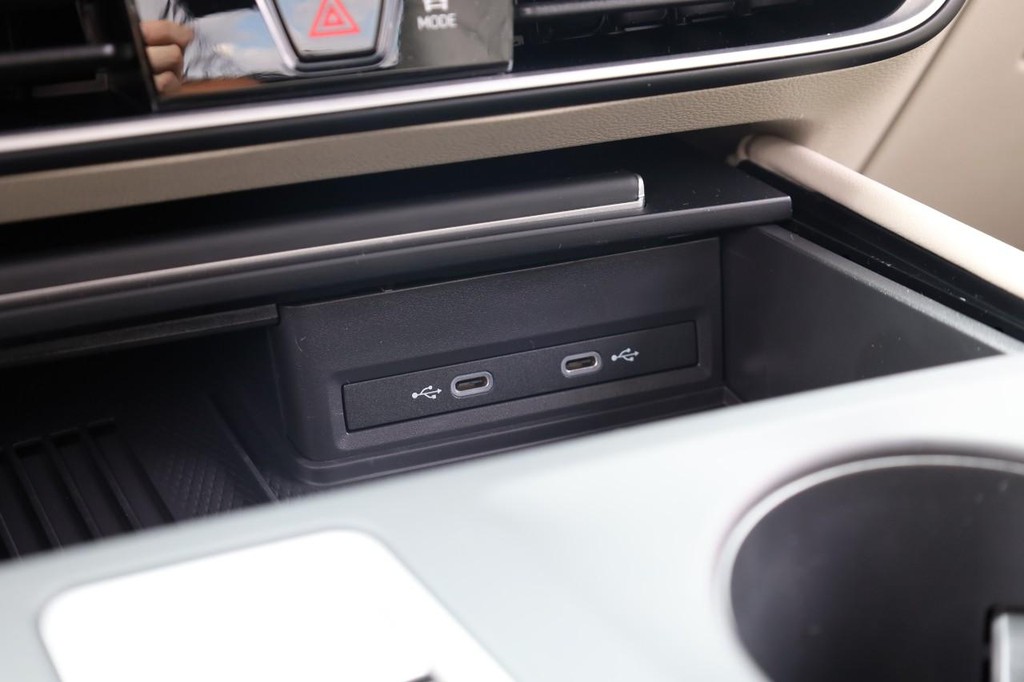 Volkswagen Atlas Vehicle Full-screen Gallery Image 16